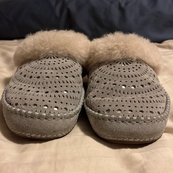 Ugg Aira Sunshine Perf Slippers in Seal, women’s size 6 - Picture 15 of 16